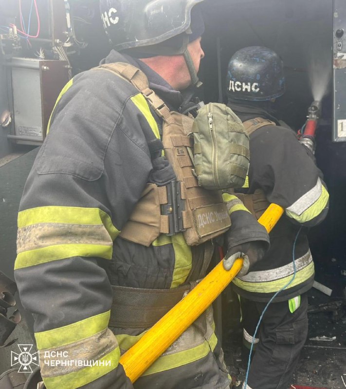 ❗російські війська атакували Чернігівщину БпЛА: у кількох районах області виникли пожежі ❗російські війська атакували Чернігівщину БпЛА: у кількох районах області виникли пожежі