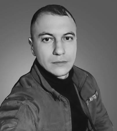 Щоденно о 9 годині – загальнонаціональна хвилина мовчання. Зупиніться, де б ви не були Щоденно о 9 годині – загальнонаціональна хвилина мовчання. Зупиніться, де б ви не були