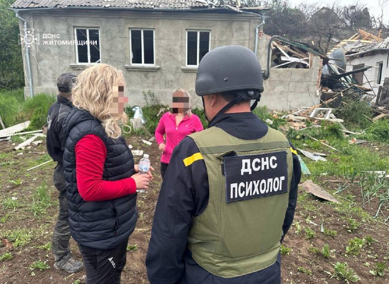 ❗️Житомирщина: внаслідок ворожої атаки загинули 3 дитини, 12 постраждалих
Діткам було 8, 12 та 17 років, тіло однієї деблокували рятувальники ❗️Житомирщина: внаслідок ворожої атаки загинули 3 дитини, 12 постраждалих
Діткам було 8, 12 та 17 років, тіло однієї деблокували рятувальники