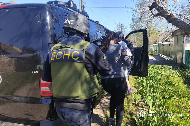 🔴 росіяни обстріляли Дніпропетровщину!
▪️У Нікополі поранені 10 людей, серед них — півторарічна дівчинка та 17-річний хлопець. 🔴 росіяни обстріляли Дніпропетровщину!
▪️У Нікополі поранені 10 людей, серед них — півторарічна дівчинка та 17-річний хлопець.