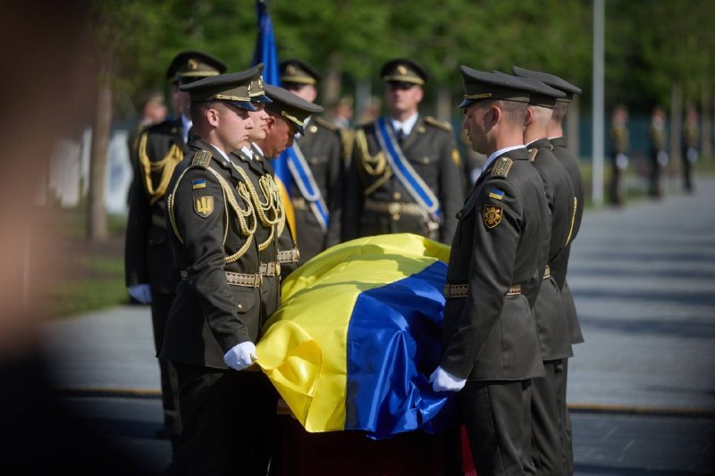 АНДРІЯ МЕЛЬНИКА ПЕРЕПОХОВАЛИ НА НАЦІОНАЛЬНОМУ ВІЙСЬКОВОМУ МЕМОРІАЛЬНОМУ КЛАДОВИЩІ АНДРІЯ МЕЛЬНИКА ПЕРЕПОХОВАЛИ НА НАЦІОНАЛЬНОМУ ВІЙСЬКОВОМУ МЕМОРІАЛЬНОМУ КЛАДОВИЩІ