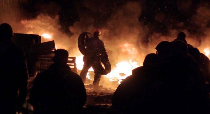 Одинадцять років тому українці вийшли на Майдан, бо не могли мовчки дивитися, як крадуть їх країну. Одинадцять років тому українці вийшли на Майдан, бо не могли мовчки дивитися, як крадуть їх країну.