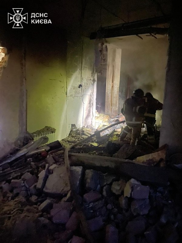 #Київ: попередньо 4 людини загинули, ще 25 постраждали, з них 2 дитини, через російську масовану атаку по місту #Київ: попередньо 4 людини загинули, ще 25 постраждали, з них 2 дитини, через російську масовану атаку по місту