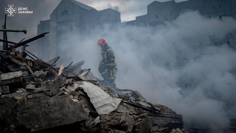 Сьогоднішній день — чергова чорна стрічка на серці всієї України 💔
Найболючіше — у Києві та Одесі Сьогоднішній день — чергова чорна стрічка на серці всієї України 💔
Найболючіше — у Києві та Одесі
