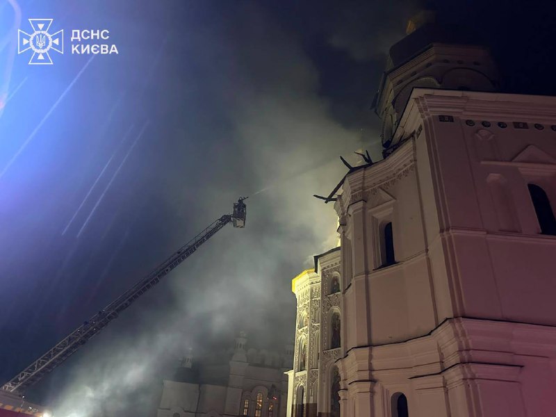 #Київ: рятувальники ліквідовують наслідки нічної російської атаки
У кількох районах столиці зафіксовано пожежі #Київ: рятувальники ліквідовують наслідки нічної російської атаки
У кількох районах столиці зафіксовано пожежі
