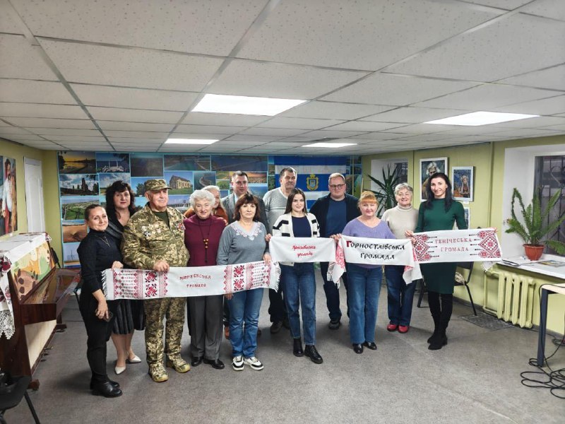 Вимушені переселенці з Херсонщини, які проживають у Дніпрі, продовжують отримувати допомогу та підтримку в гуманітарному центрі «Вільні разом». Вимушені переселенці з Херсонщини, які проживають у Дніпрі, продовжують отримувати допомогу та підтримку в гуманітарному центрі «Вільні разом».