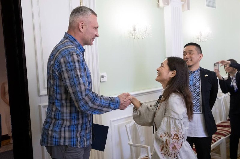 Зустрівся у столичній мерії з делегацією Японського агентства міжнародного співробітництва JICA на чолі зі старшою віце-президенткою Юко Міцуї. Зустрівся у столичній мерії з делегацією Японського агентства міжнародного співробітництва JICA на чолі зі старшою віце-президенткою Юко Міцуї.