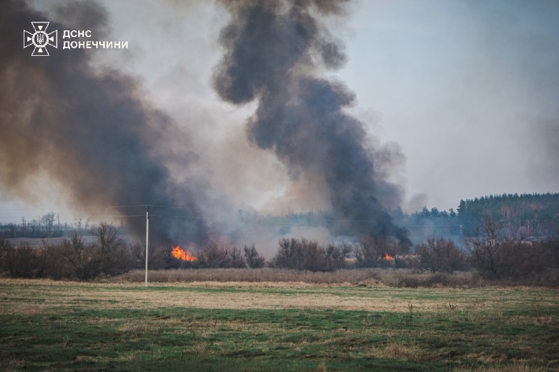 🔥росіяни обстріляли Донеччину!
На околицях селища Ярова Краматорського району спалахнули численні осередки пожежі 🔥росіяни обстріляли Донеччину!
На околицях селища Ярова Краматорського району спалахнули численні осередки пожежі