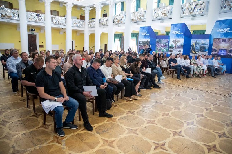 Також серед важливих питань на колегії КМДА – відновлення багатоквартирних житлових будинків, пошкоджених атаками ворога на столицю. Також серед важливих питань на колегії КМДА – відновлення багатоквартирних житлових будинків, пошкоджених атаками ворога на столицю.