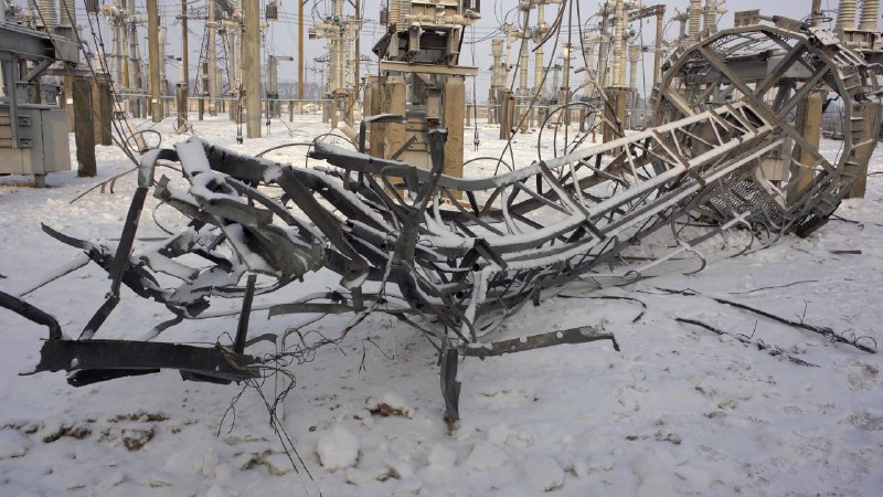 Коли пана Володимира, начальника однієї з підстанцій «Укренерго», питають про складнощі роботи в умовах зими та обстрілів Коли пана Володимира, начальника однієї з підстанцій «Укренерго», питають про складнощі роботи в умовах зими та обстрілів