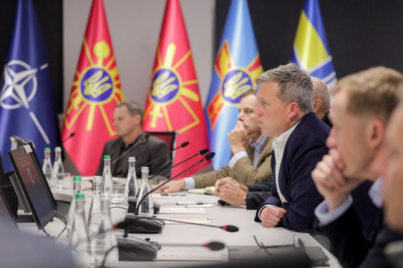 🇺🇦🇺🇸 Мав честь зустрітися в Києві з Міністром Сухопутних військ США Деніелом Дрісколлом. 🇺🇦🇺🇸 Мав честь зустрітися в Києві з Міністром Сухопутних військ США Деніелом Дрісколлом.