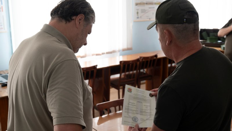 Провів зустріч із командою Житомирського обласного центру підготовки громадян до національного спротиву. Провів зустріч із командою Житомирського обласного центру підготовки громадян до національного спротиву.