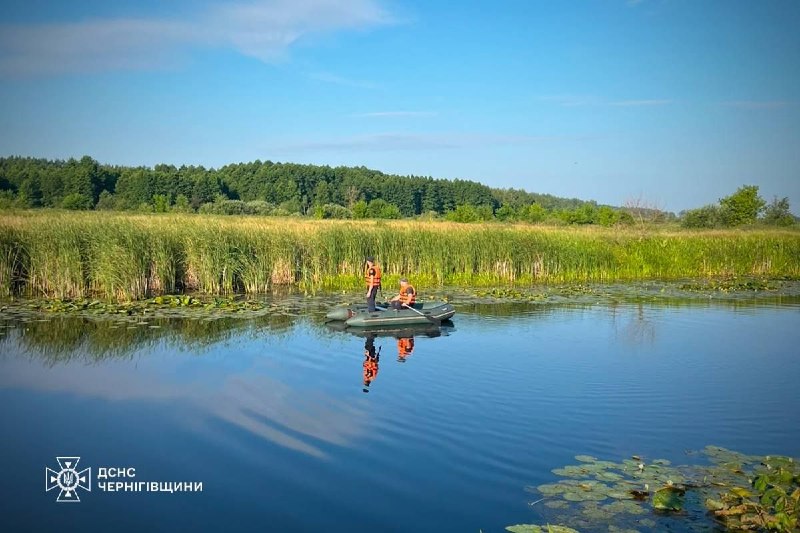🚨Трагедія на Чернігівщині: на річці Остер потонули двоє братів
Рятувальники підняли на поверхню тіло 17-річного юнака 🚨Трагедія на Чернігівщині: на річці Остер потонули двоє братів
Рятувальники підняли на поверхню тіло 17-річного юнака