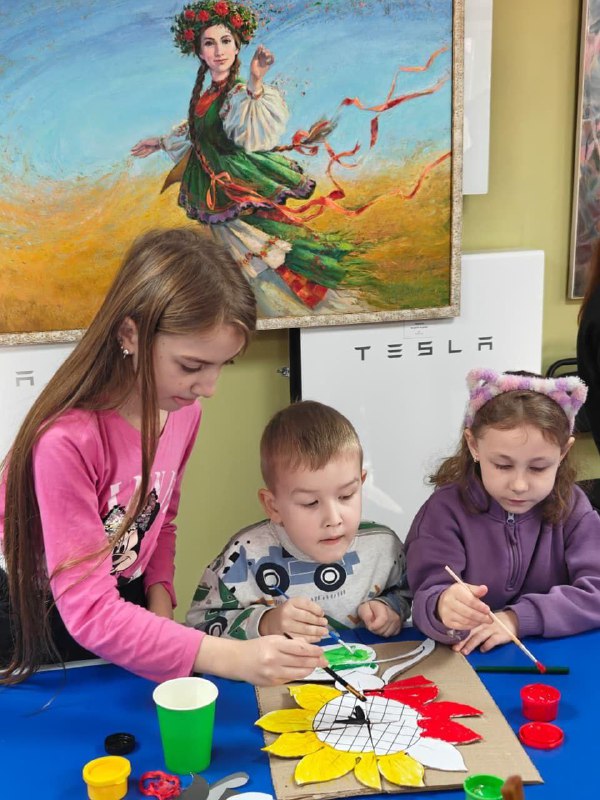 Вимушені переселенці з Херсонщини, які проживають у Дніпрі, продовжують отримувати допомогу та підтримку в гуманітарному центрі «Вільні разом». Вимушені переселенці з Херсонщини, які проживають у Дніпрі, продовжують отримувати допомогу та підтримку в гуманітарному центрі «Вільні разом».