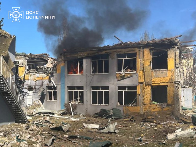 ❗️ #Донеччина: 3 загиблих та 13 поранених, внаслідок російського авіаудару
Сьогодні росіни завдали масованого авіаудару по місту Краматорськ ❗️ #Донеччина: 3 загиблих та 13 поранених, внаслідок російського авіаудару
Сьогодні росіни завдали масованого авіаудару по місту Краматорськ