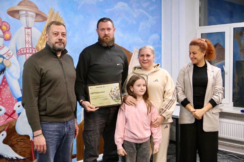 Разом із міністеркою у справах ветеранів Наталією Калмиковою передали сертифікати на житло 13 нашим воїнам Разом із міністеркою у справах ветеранів Наталією Калмиковою передали сертифікати на житло 13 нашим воїнам