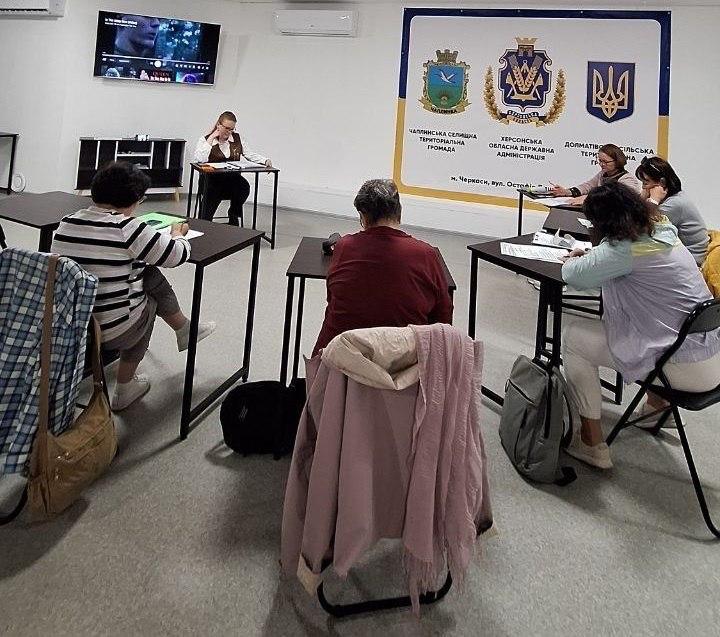 Черкаський координаційний центр «Вільні разом» продовжує допомагати переселенцям з Херсонщини. Черкаський координаційний центр «Вільні разом» продовжує допомагати переселенцям з Херсонщини.