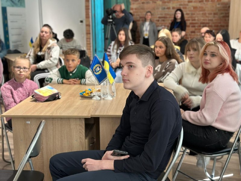 💻Підтримка заради майбутнього: у Дніпрі діти маріупольської громади отримали ноутбуки 💻Підтримка заради майбутнього: у Дніпрі діти маріупольської громади отримали ноутбуки