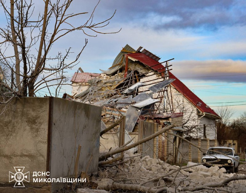 Цієї ночі ворог завдав болючих ударів по українській енергетиці. Без електропостачання зараз понад мільйон абонентів Цієї ночі ворог завдав болючих ударів по українській енергетиці. Без електропостачання зараз понад мільйон абонентів