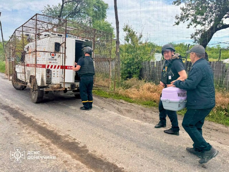 🚒 #Донеччина: з початку червня евакуаційна група «Фенікс» вивезла з прифронтових населених пунктів 57 людей 🚒 #Донеччина: з початку червня евакуаційна група «Фенікс» вивезла з прифронтових населених пунктів 57 людей