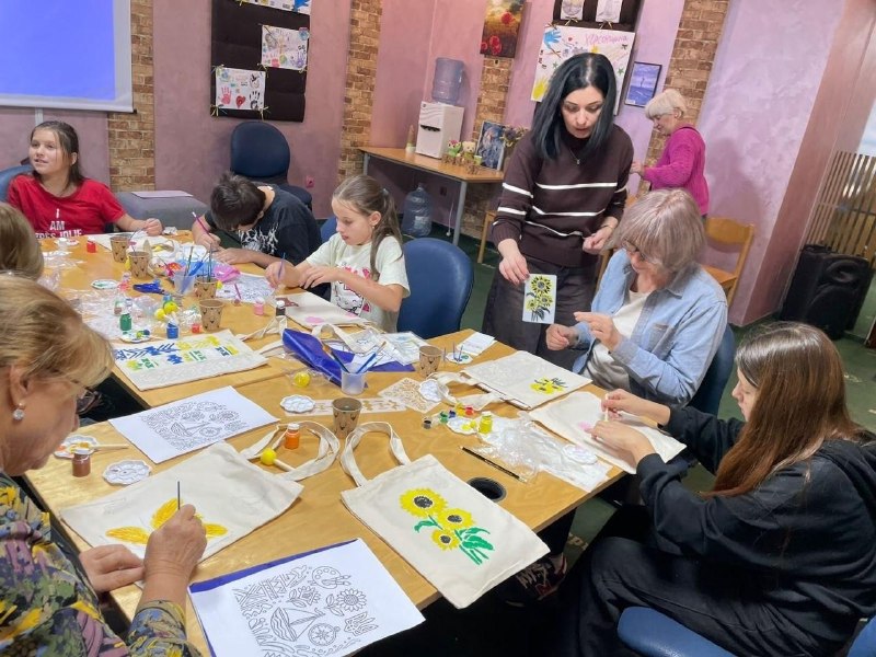 Координаційний центр «Вільні разом» в Ужгороді продовжує підтримувати ВПО з Херсонщини. Координаційний центр «Вільні разом» в Ужгороді продовжує підтримувати ВПО з Херсонщини.