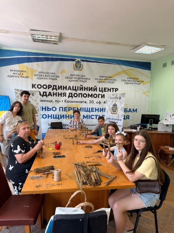 У координаційному центрі «Вільні разом» у Вінниці продовжують підтримувати переселенців з Херсонщини. У координаційному центрі «Вільні разом» у Вінниці продовжують підтримувати переселенців з Херсонщини.