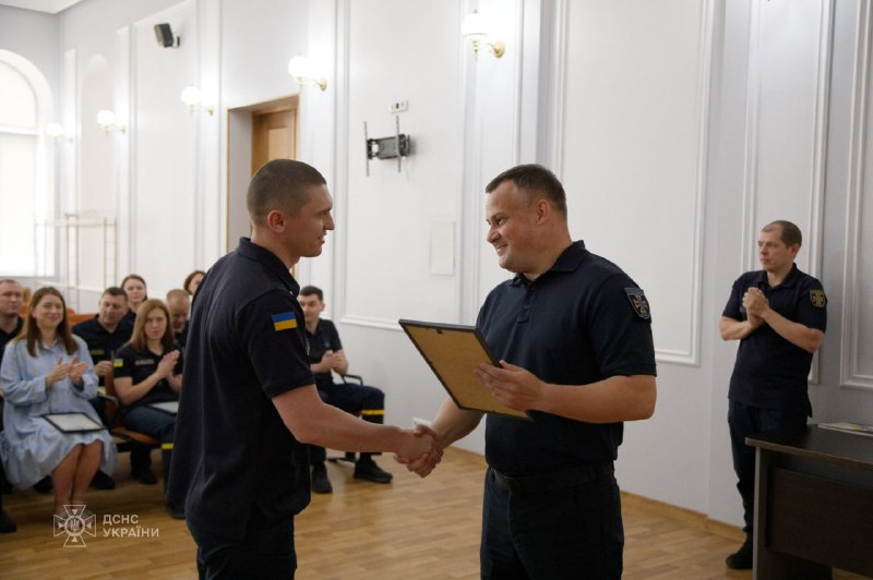 Голова ДСНС України вручив нагороди рятувальникам
За особисту мужність, виявлену у захисті державного суверенітету... Голова ДСНС України вручив нагороди рятувальникам
За особисту мужність, виявлену у захисті державного суверенітету...