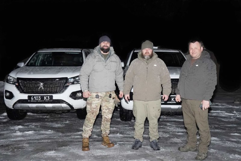 Дві автівки підвищеної прохідності передали Луганській бригаді тероборони Дві автівки підвищеної прохідності передали Луганській бригаді тероборони