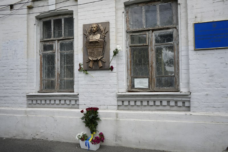 ПОЛКОВНИКУ, ЧЕКАЄМО ДОДОМУ! 135 РОКІВ ВІД ДНЯ НАРОДЖЕННЯ ЄВГЕНА КОНОВАЛЬЦЯ ПОЛКОВНИКУ, ЧЕКАЄМО ДОДОМУ! 135 РОКІВ ВІД ДНЯ НАРОДЖЕННЯ ЄВГЕНА КОНОВАЛЬЦЯ