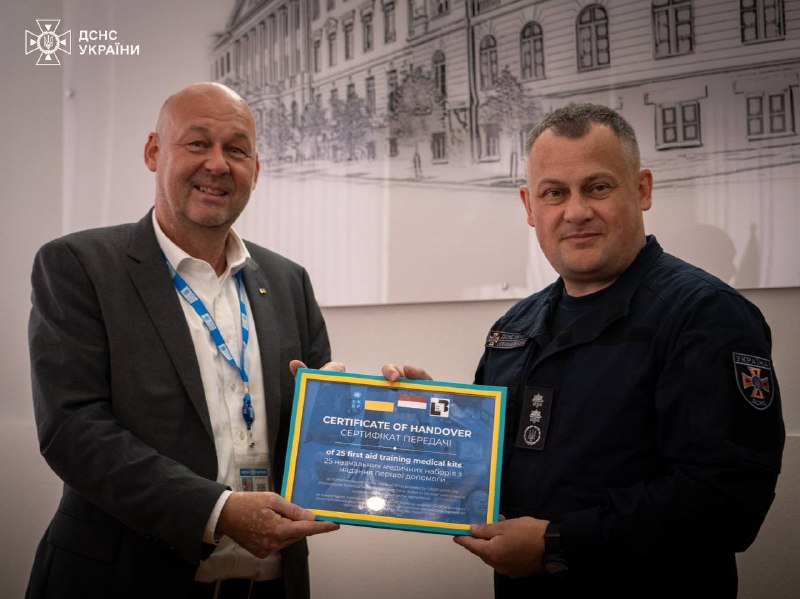Рятувальники ДСНС отримали 25 навчальних медичних наборів із надання домедичної допомоги за підтримки ПРООН та Уряду Нідерландів Рятувальники ДСНС отримали 25 навчальних медичних наборів із надання домедичної допомоги за підтримки ПРООН та Уряду Нідерландів