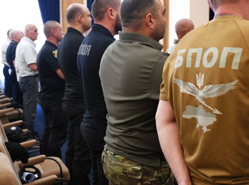 Мав за честь вручити відзнаки Президента України «За оборону України» та відзнаки Головнокомандувача ЗСУ працівникам Національної поліції України. Мав за честь вручити відзнаки Президента України «За оборону України» та відзнаки Головнокомандувача ЗСУ працівникам Національної поліції України.