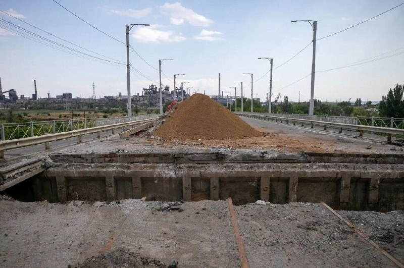 🤨Міст біля «Азовсталі» в Маріуполі планують відремонтувати. Виявилося, що він міг бути замінованим 🤨Міст біля «Азовсталі» в Маріуполі планують відремонтувати. Виявилося, що він міг бути замінованим