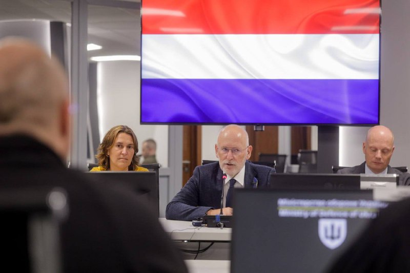 🇺🇦🇳🇱 Був радий зустрітися з лідером Альянсу зелених та лейбористів у Палаті представників Нідерландів Франсом Тіммермансом.
Пан Тіммерманс 🇺🇦🇳🇱 Був радий зустрітися з лідером Альянсу зелених та лейбористів у Палаті представників Нідерландів Франсом Тіммермансом.
Пан Тіммерманс
