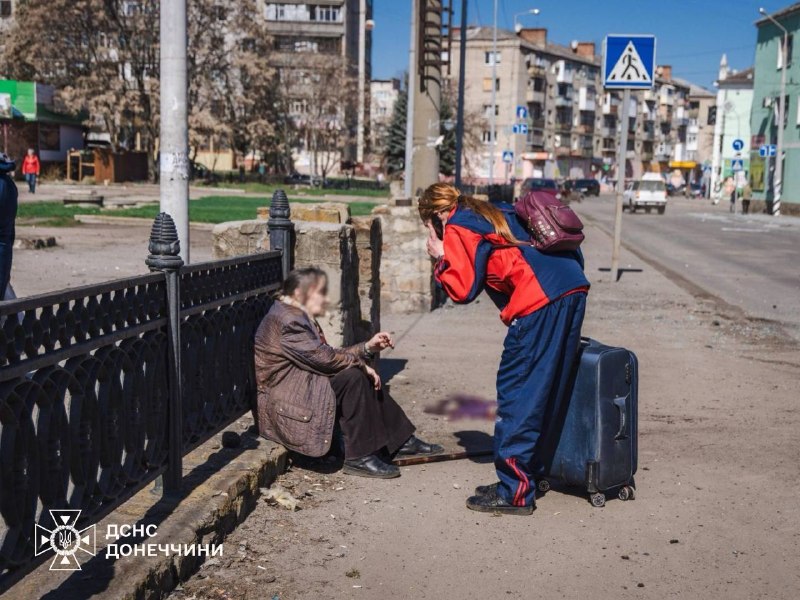 ❗️ #Донеччина: 3 загиблих та 13 поранених, внаслідок російського авіаудару
Сьогодні росіни завдали масованого авіаудару по місту Краматорськ ❗️ #Донеччина: 3 загиблих та 13 поранених, внаслідок російського авіаудару
Сьогодні росіни завдали масованого авіаудару по місту Краматорськ