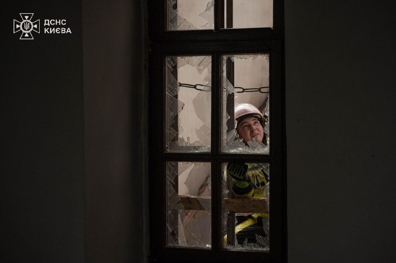 #Київ: тривають аварійно-відновлювальні роботи у Києво-Печерській лаврі після російської атаки 15 червня #Київ: тривають аварійно-відновлювальні роботи у Києво-Печерській лаврі після російської атаки 15 червня