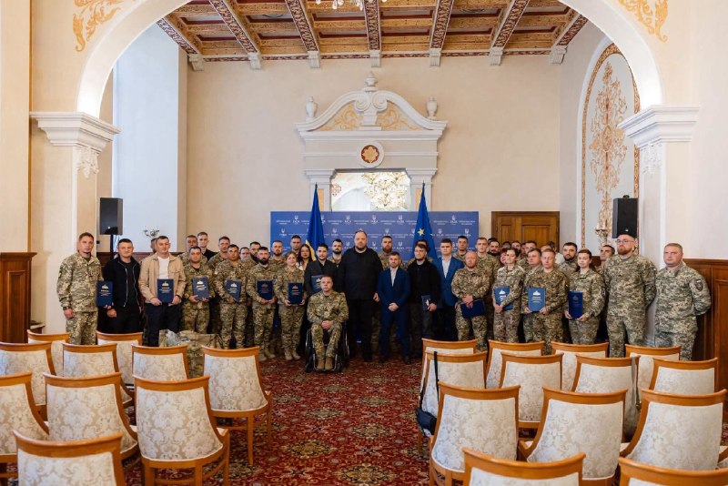 Роман Білоус із Луганщини отримав Премію Верховної Ради України за внесок у розвиток парламентаризму та місцевого самоврядування Роман Білоус із Луганщини отримав Премію Верховної Ради України за внесок у розвиток парламентаризму та місцевого самоврядування