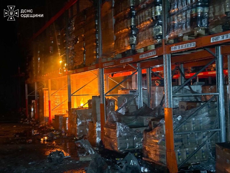 Цієї ночі в Кам’янському на Дніпровщині росіяни вдарили по цивільному підприємству Цієї ночі в Кам’янському на Дніпровщині росіяни вдарили по цивільному підприємству