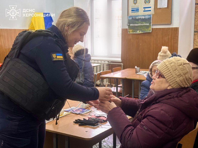 На Херсонщині функціонують додаткові Пункти незламності ДСНС
Після масованих російських атак у Херсоні... На Херсонщині функціонують додаткові Пункти незламності ДСНС
Після масованих російських атак у Херсоні...