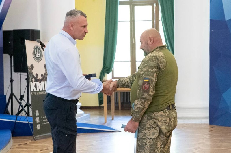 Напередодні 35-ї річниці Незалежності України вручив 61 відзнаку Київського міського голови - медалі «Честь Напередодні 35-ї річниці Незалежності України вручив 61 відзнаку Київського міського голови - медалі «Честь