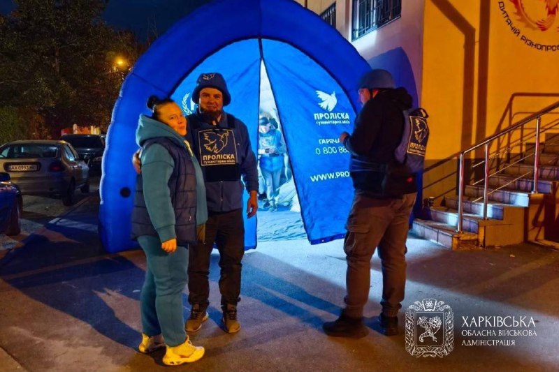 ➡️ Продовжуємо усувати наслідки російських атак на Харківщині
Спільно з екстреними службами ➡️ Продовжуємо усувати наслідки російських атак на Харківщині
Спільно з екстреними службами