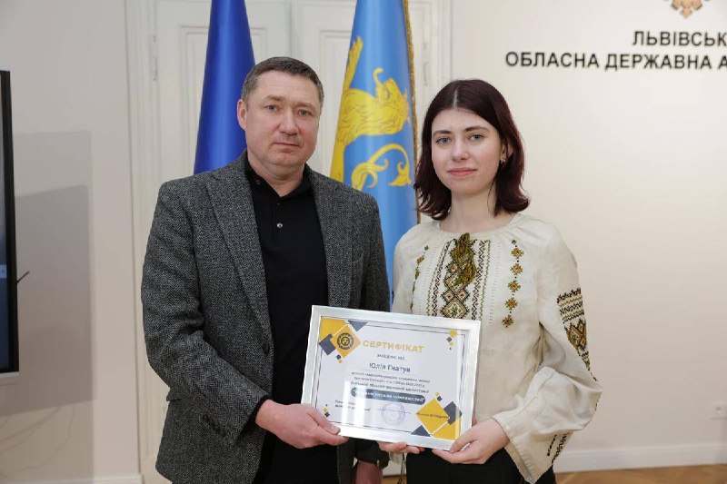 А що там взагалі роблять у Львівській обласній державній адміністрації? А що там взагалі роблять у Львівській обласній державній адміністрації?