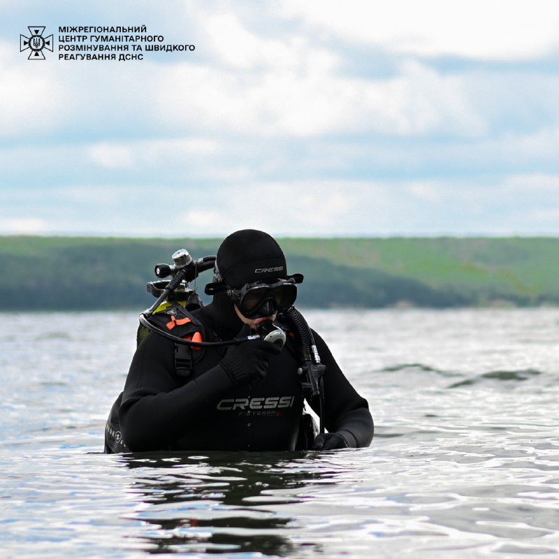 На Харківщині водолази-сапери Міжрегіонального центру гуманітарного розмінування та швидкого реагування ДСНС обстежують водойми На Харківщині водолази-сапери Міжрегіонального центру гуманітарного розмінування та швидкого реагування ДСНС обстежують водойми