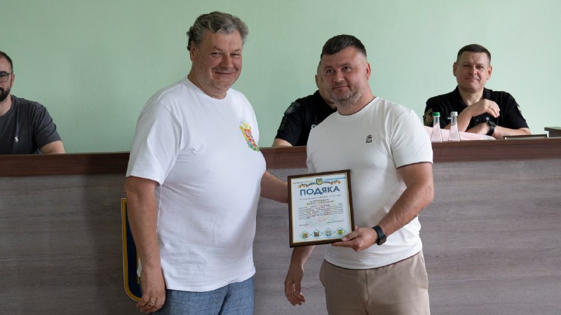 Напередодні професійного свята привітав колектив Житомирського науково-дослідного експертно-криміналістичного... Напередодні професійного свята привітав колектив Житомирського науково-дослідного експертно-криміналістичного...