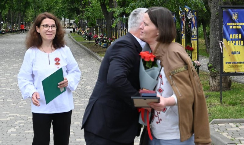 Сьогодні, у День вишиванки, в Одесі зародилася нова пам’ятна традиція - «Вишита стрічка пам’яті». Сьогодні, у День вишиванки, в Одесі зародилася нова пам’ятна традиція - «Вишита стрічка пам’яті».