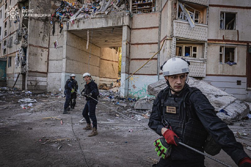 🔴 З-під завалів будинку у Харкові рятувальники деблокували тіло ще однієї жінки 🔴 З-під завалів будинку у Харкові рятувальники деблокували тіло ще однієї жінки