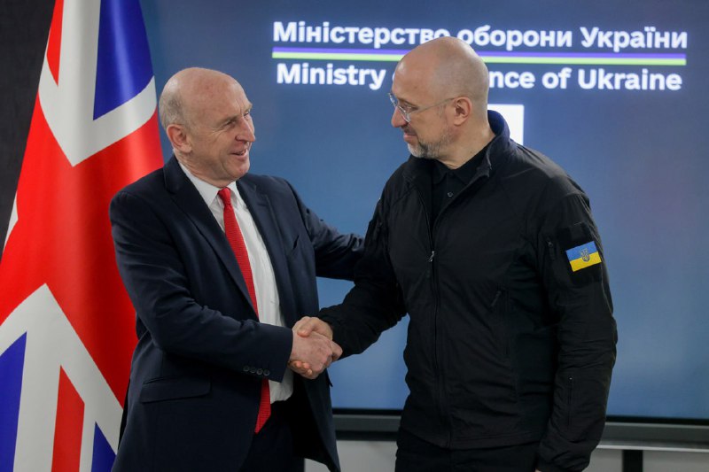 🇺🇦 🇬🇧 Разом із Міністром оборони Великої Британії Джоном Гілі підписали сьогодні в Києві дорожню карту... 🇺🇦 🇬🇧 Разом із Міністром оборони Великої Британії Джоном Гілі підписали сьогодні в Києві дорожню карту...