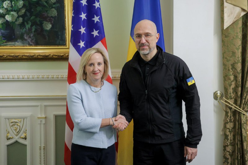 🇺🇸 Розвиваємо стратегічне партнерство зі США.
Провели першу зустріч із тимчасово повіреною у справах США в Україні Джулією Девіс 🇺🇸 Розвиваємо стратегічне партнерство зі США.
Провели першу зустріч із тимчасово повіреною у справах США в Україні Джулією Девіс