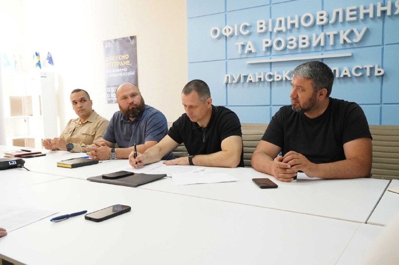 Менше 200 з 1500 працівників критично важливих підприємств Луганщини мають бронювання на період воєнного стану Менше 200 з 1500 працівників критично важливих підприємств Луганщини мають бронювання на період воєнного стану