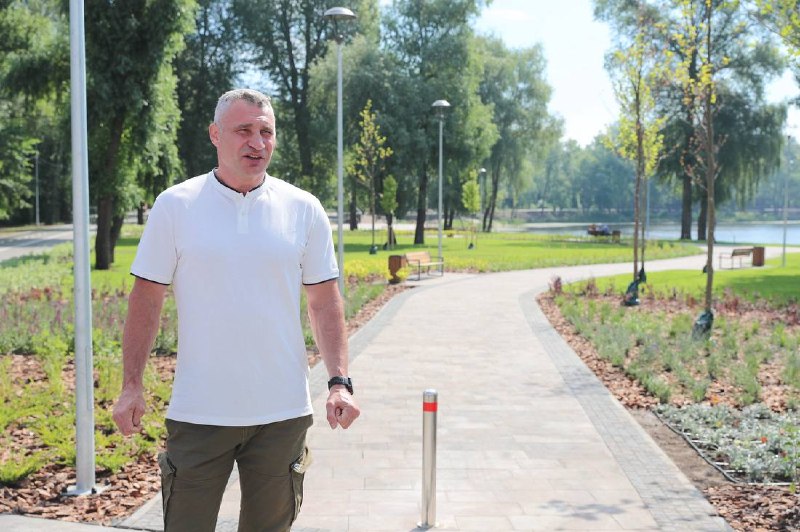 У столиці створили новий простір для прогулянок і відпочинку киян та гостей міста. У столиці створили новий простір для прогулянок і відпочинку киян та гостей міста.