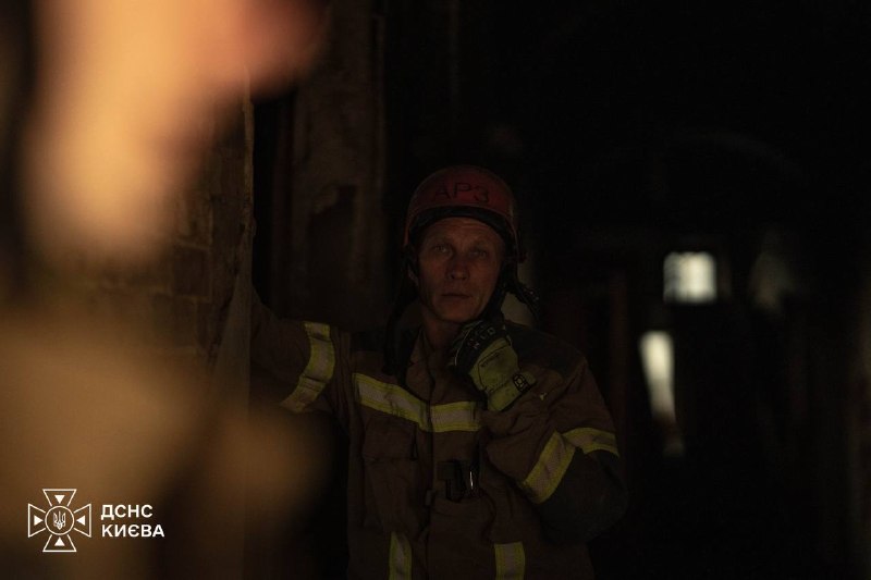 #Київ: у Шевченківському районі рятувальники проводили аварійно-відновлювальні роботи в корпусі будівлі НАН України #Київ: у Шевченківському районі рятувальники проводили аварійно-відновлювальні роботи в корпусі будівлі НАН України